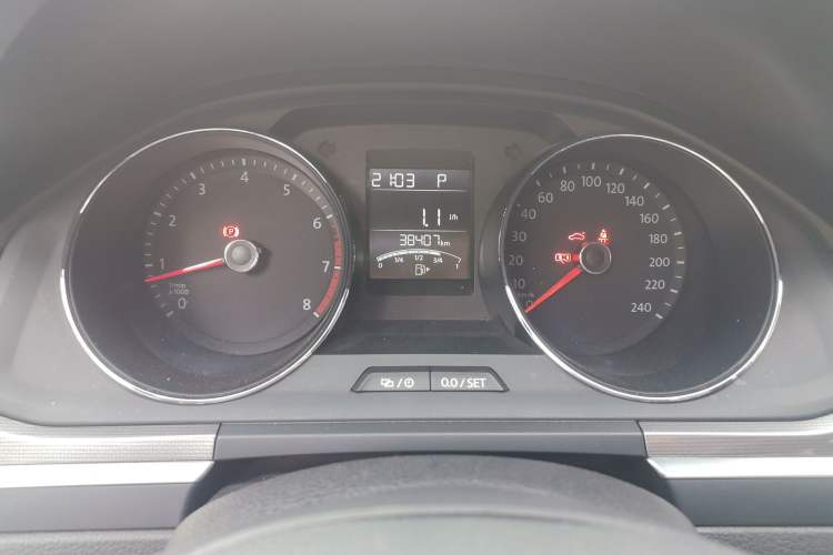 Used Volkswagen Bora 2018 1.5L Automatic Fashion Model Odometer Close Up