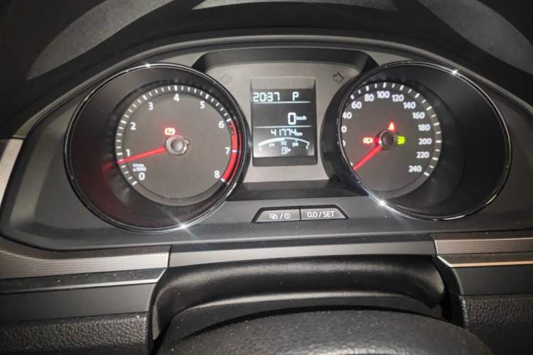 Used Volkswagen Bora 2018 1.5L Automatic Fashion Model Odometer Close Up