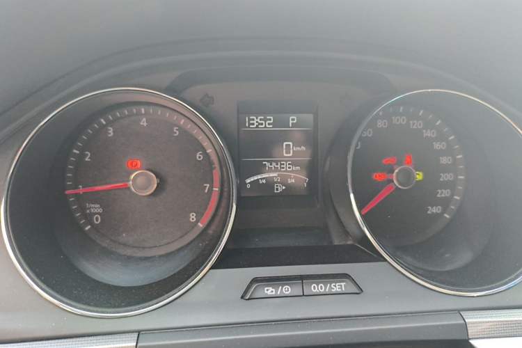 Used Volkswagen Bora 2018 1.5L Automatic Fashion Model Odometer Close Up
