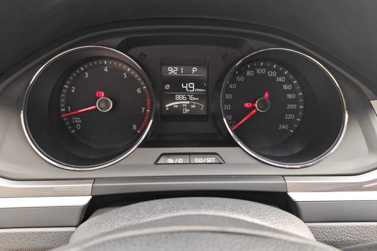 Used Volkswagen Bora 2018 1.5L Automatic Fashion Model Odometer Close Up