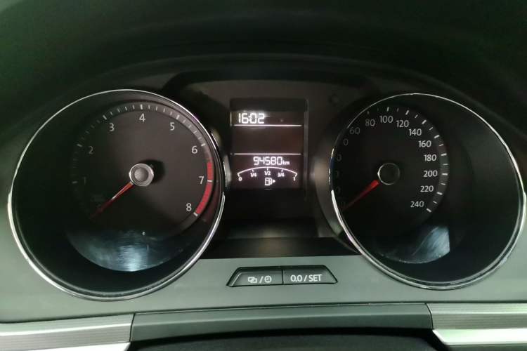 Used Volkswagen Bora 2018 1.5L Automatic Fashion Model Odometer Close Up