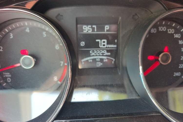 Used Volkswagen Bora 2018 1.5L Automatic Comfort Model Odometer Close Up