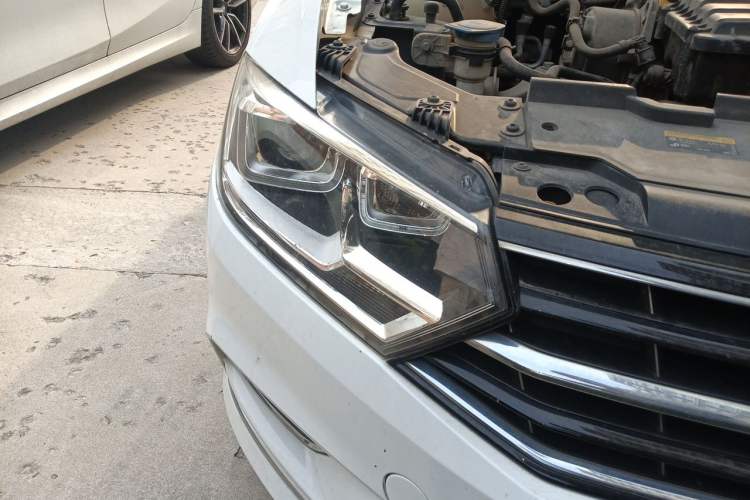 Used Volkswagen Bora 2018 1.5L Manual Comfort Model Right Front Headlight