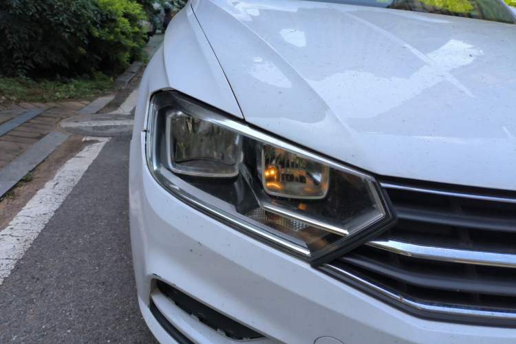 Used Volkswagen Bora 2018 1.5L Automatic Fashion Model Right Front Headlight