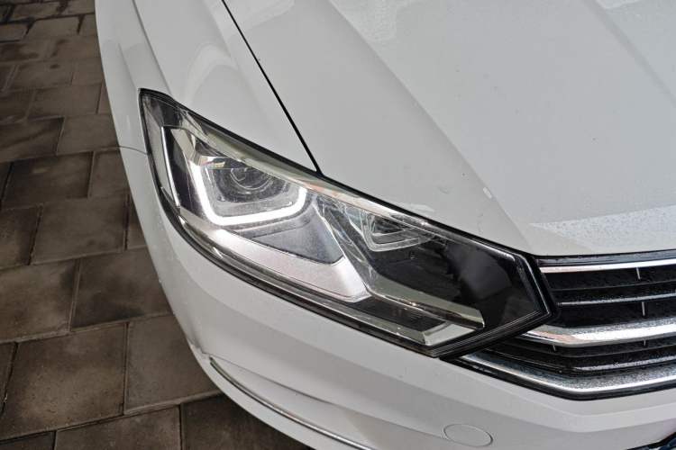 Used Volkswagen Bora 2018 1.5L Automatic Comfort Model Right Front Headlight
