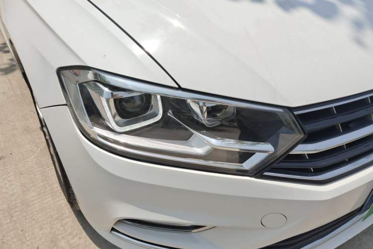 Used Volkswagen Bora 2018 1.5L Manual Comfort Model Right Front Headlight