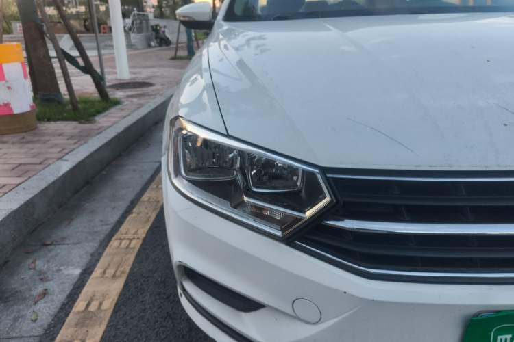 Used Volkswagen Bora 2018 1.5L Automatic Fashion Model Right Front Headlight