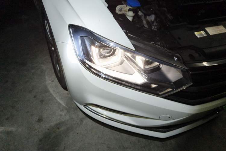 Used Volkswagen Bora 2018 1.5L Automatic Comfort Model Right Front Headlight