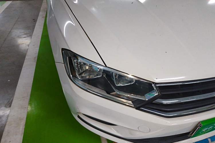 Used Volkswagen Bora 2018 1.5L Automatic Fashion Model Right Front Headlight