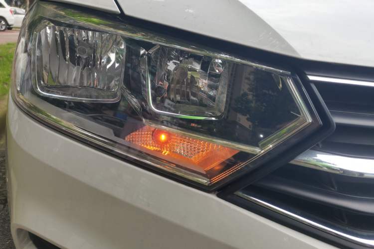 Used Volkswagen Bora 2018 1.5L Automatic Fashion Model Right Front Headlight