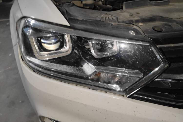 Used Volkswagen Bora 2018 1.5L Automatic Comfort Model Right Front Headlight