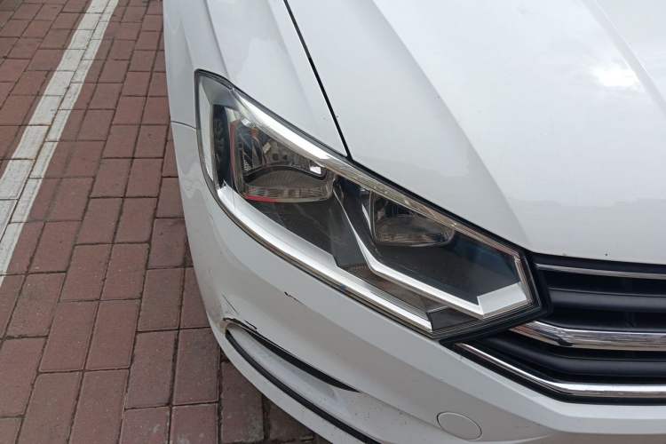 Used Volkswagen Bora 2018 1.5L Automatic Fashion Model Right Front Headlight