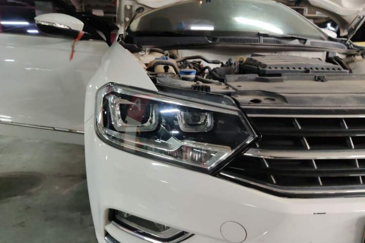 Used Volkswagen Bora 2018 1.5L Automatic Comfort Model Right Front Headlight
