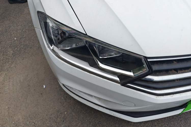Used Volkswagen Bora 2018 1.5L Automatic Fashion Model Right Front Headlight