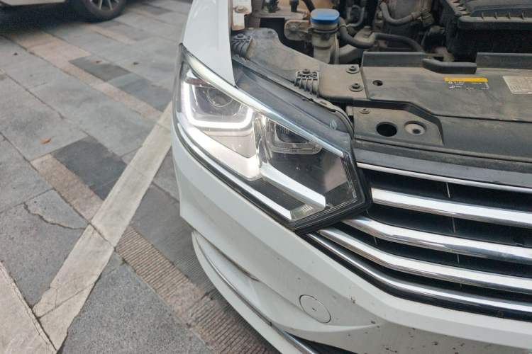 Used Volkswagen Bora 2018 1.5L Manual Comfort Model Right Front Headlight