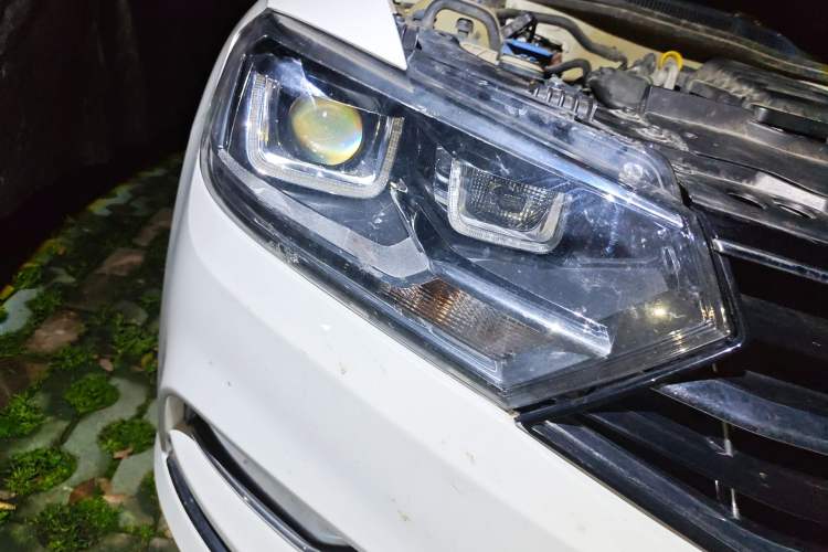 Used Volkswagen Bora 2018 1.5L Automatic Comfort Model Right Front Headlight