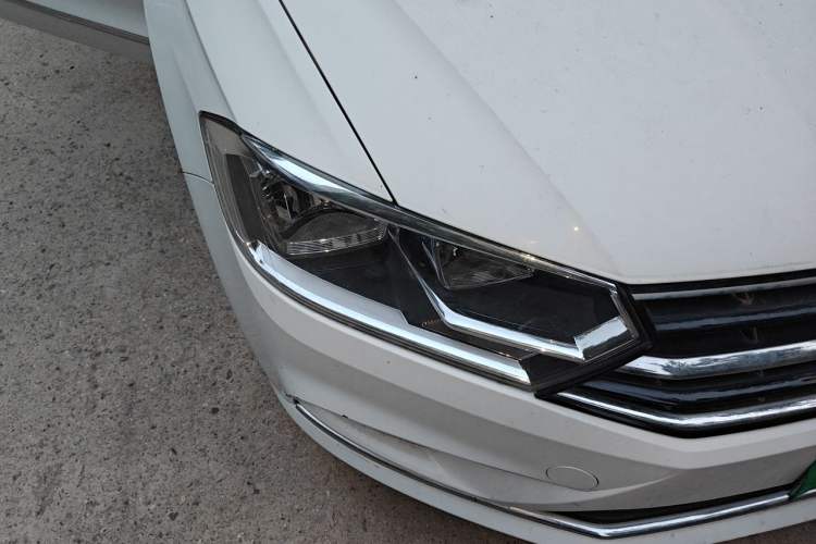Used Volkswagen Bora 2018 230TSI DSG Comfort Model Right Front Headlight