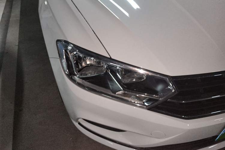 Used Volkswagen Bora 2018 1.5L Automatic Fashion Model Right Front Headlight