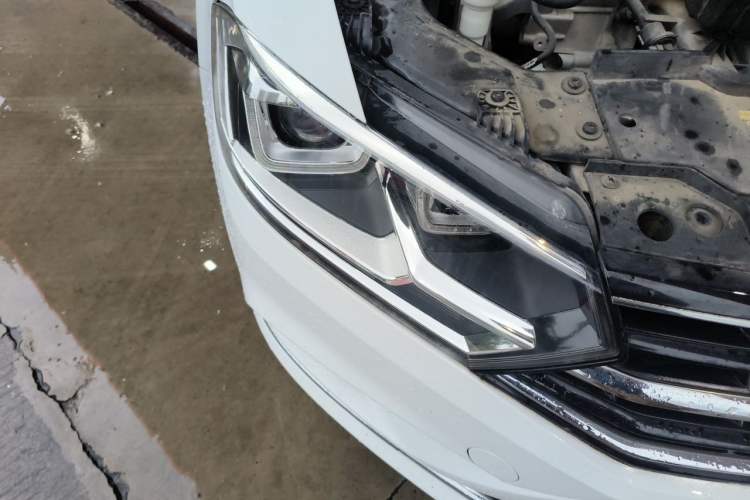 Used Volkswagen Bora 2018 1.5L Manual Comfort Model Right Front Headlight