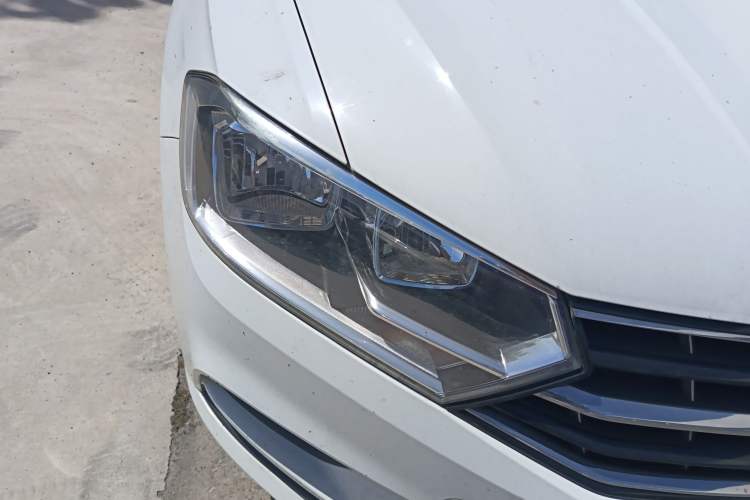 Used Volkswagen Bora 2018 1.5L Automatic Fashion Model Right Front Headlight