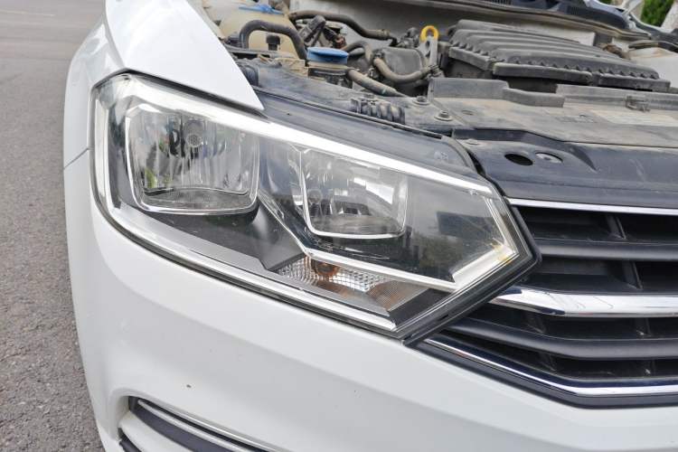 Used Volkswagen Bora 2018 1.5L Automatic Fashion Model Right Front Headlight