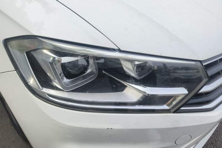 Used Volkswagen Bora 2018 1.5L Automatic Comfort Model Right Front Headlight