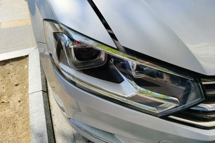 Used Volkswagen Bora 2018 1.5L Automatic Comfort Model Right Front Headlight