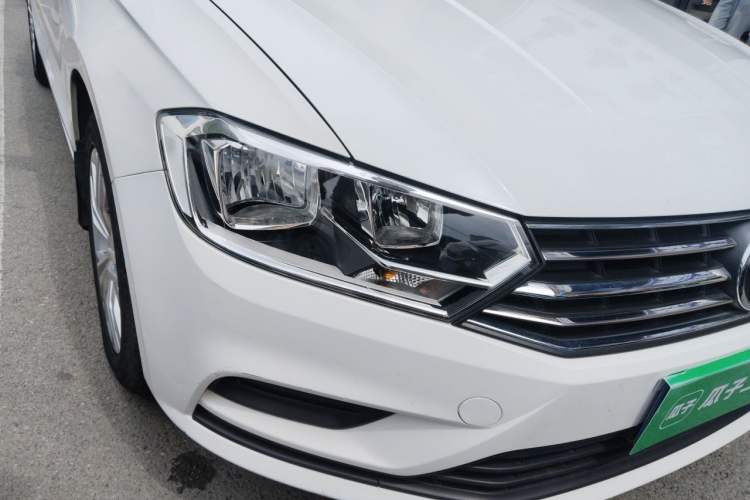 Used Volkswagen Bora 2018 1.5L Automatic Fashion Model Right Front Headlight