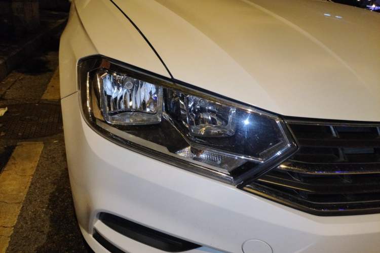 Used Volkswagen Bora 2018 1.5L Automatic Fashion Model Right Front Headlight