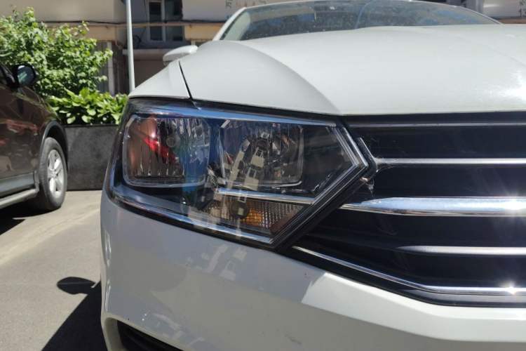 Used Volkswagen Bora 2018 1.5L Automatic Fashion Model Right Front Headlight
