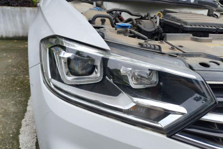 Used Volkswagen Bora 2018 1.5L Automatic Comfort Model Right Front Headlight