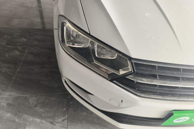 Used Volkswagen Bora 2018 1.5L Automatic Fashion Model Right Front Headlight