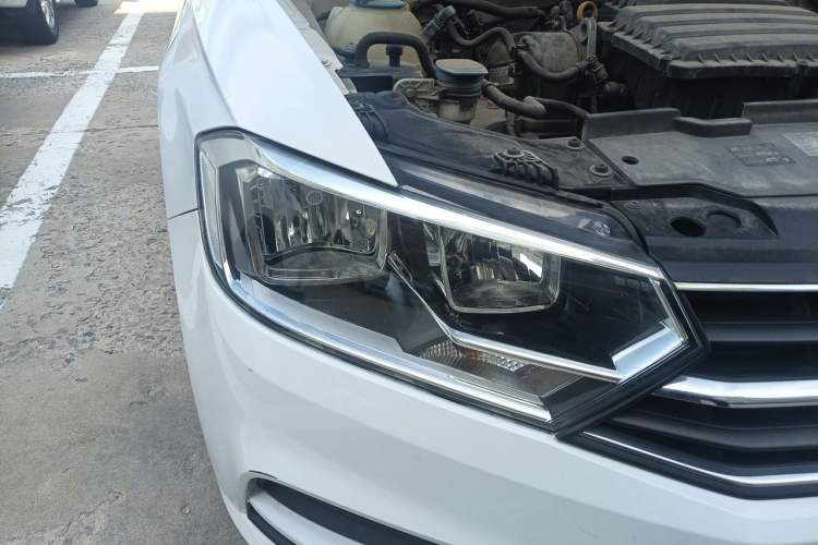 Used Volkswagen Bora 2018 1.5L Automatic Fashion Model Right Front Headlight