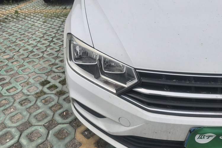 Used Volkswagen Bora 2018 1.5L Automatic Fashion Model Right Front Headlight