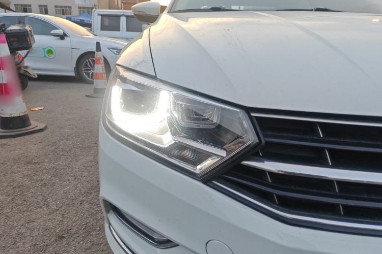 Used Volkswagen Bora 2018 1.5L Manual Comfort Model Right Front Headlight