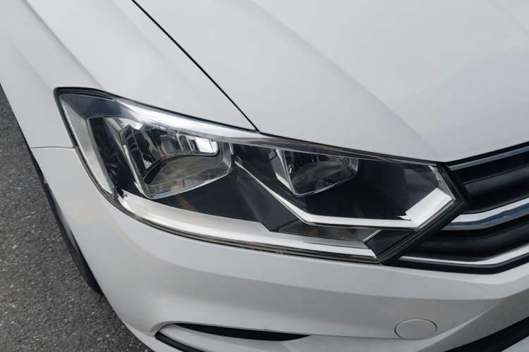 Used Volkswagen Bora 2018 1.5L Automatic Fashion Model Right Front Headlight