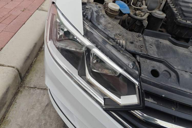 Used Volkswagen Bora 2018 1.5L Manual Fashion Model Right Front Headlight