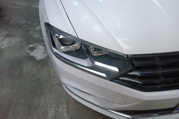 Used Volkswagen Bora 2018 1.5L Manual Comfort Model Right Front Headlight