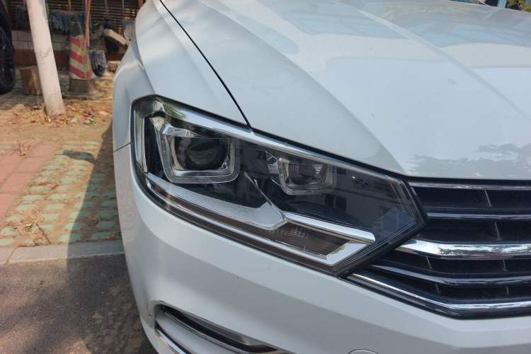 Used Volkswagen Bora 2018 1.5L Automatic Comfort Model Right Front Headlight