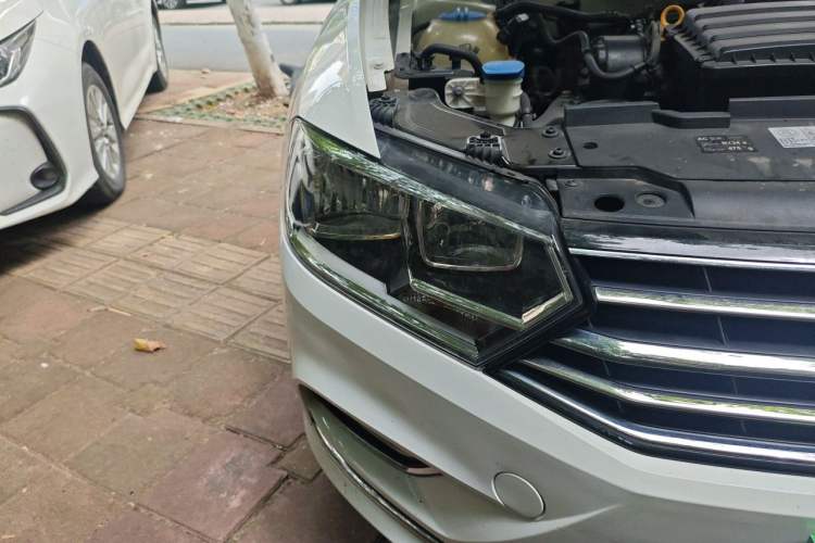 Used Volkswagen Bora 2018 1.5L Automatic Comfort Model Right Front Headlight