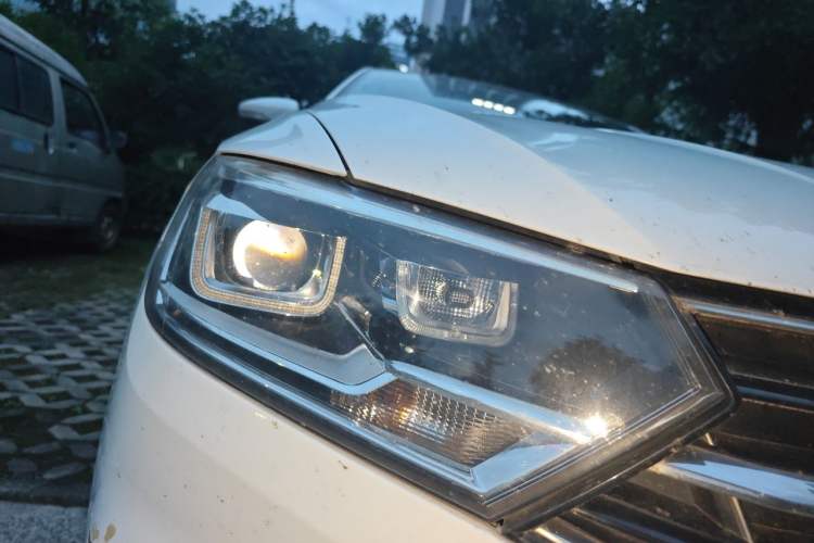 Used Volkswagen Bora 2018 1.5L Automatic Comfort Model Right Front Headlight