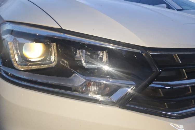 Used Volkswagen Bora 2018 1.5L Manual Comfort Model Right Front Headlight
