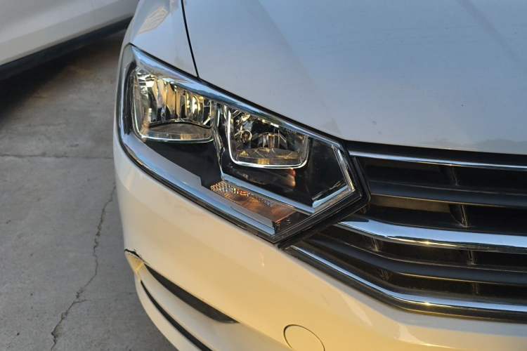 Used Volkswagen Bora 2018 1.5L Manual Fashion Model Right Front Headlight