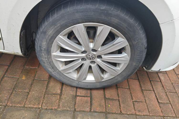 Used Volkswagen Bora 2018 1.5L Automatic Comfort Model Right Front Wheel Hub