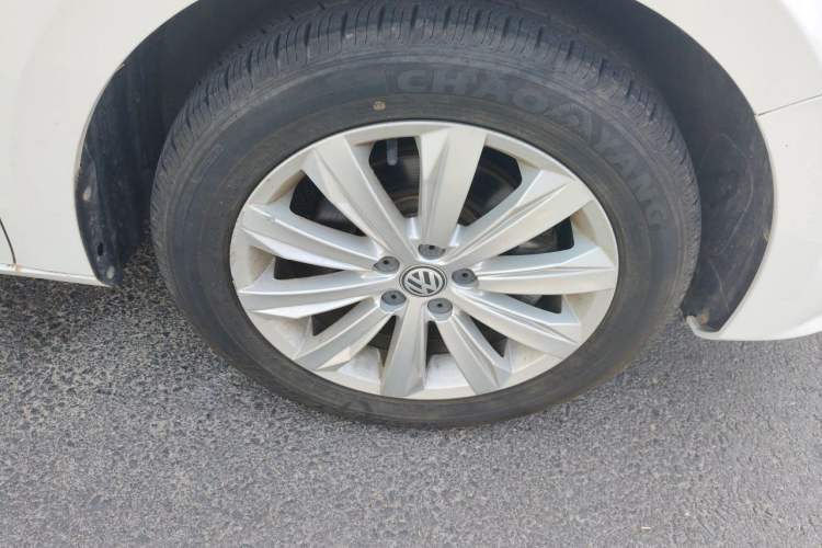 Used Volkswagen Bora 2018 1.5L Automatic Comfort Model Right Front Wheel Hub