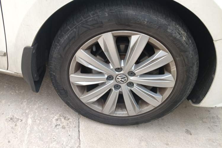 Used Volkswagen Bora 2018 1.5L Manual Comfort Model Right Front Wheel Hub