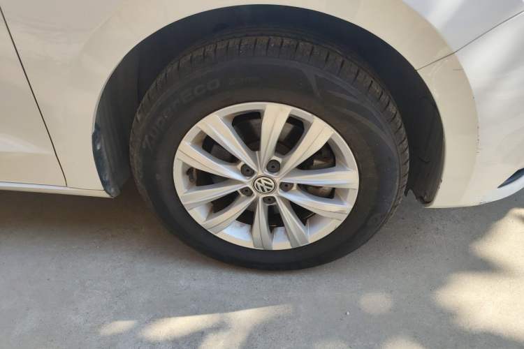 Used Volkswagen Bora 2018 1.5L Automatic Fashion Model Right Front Wheel Hub