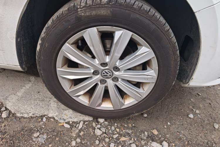 Used Volkswagen Bora 2018 1.5L Automatic Comfort Model Right Front Wheel Hub