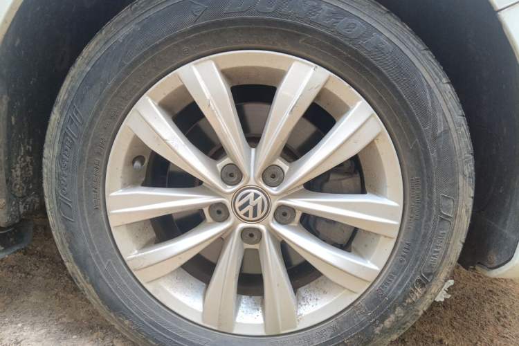 Used Volkswagen Bora 2018 1.5L Automatic Fashion Model Right Front Wheel Hub