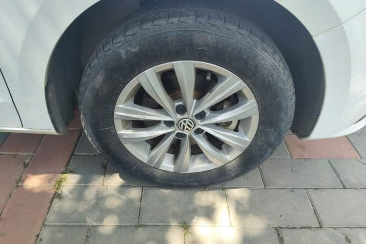 Used Volkswagen Bora 2018 1.5L Automatic Fashion Model Right Front Wheel Hub